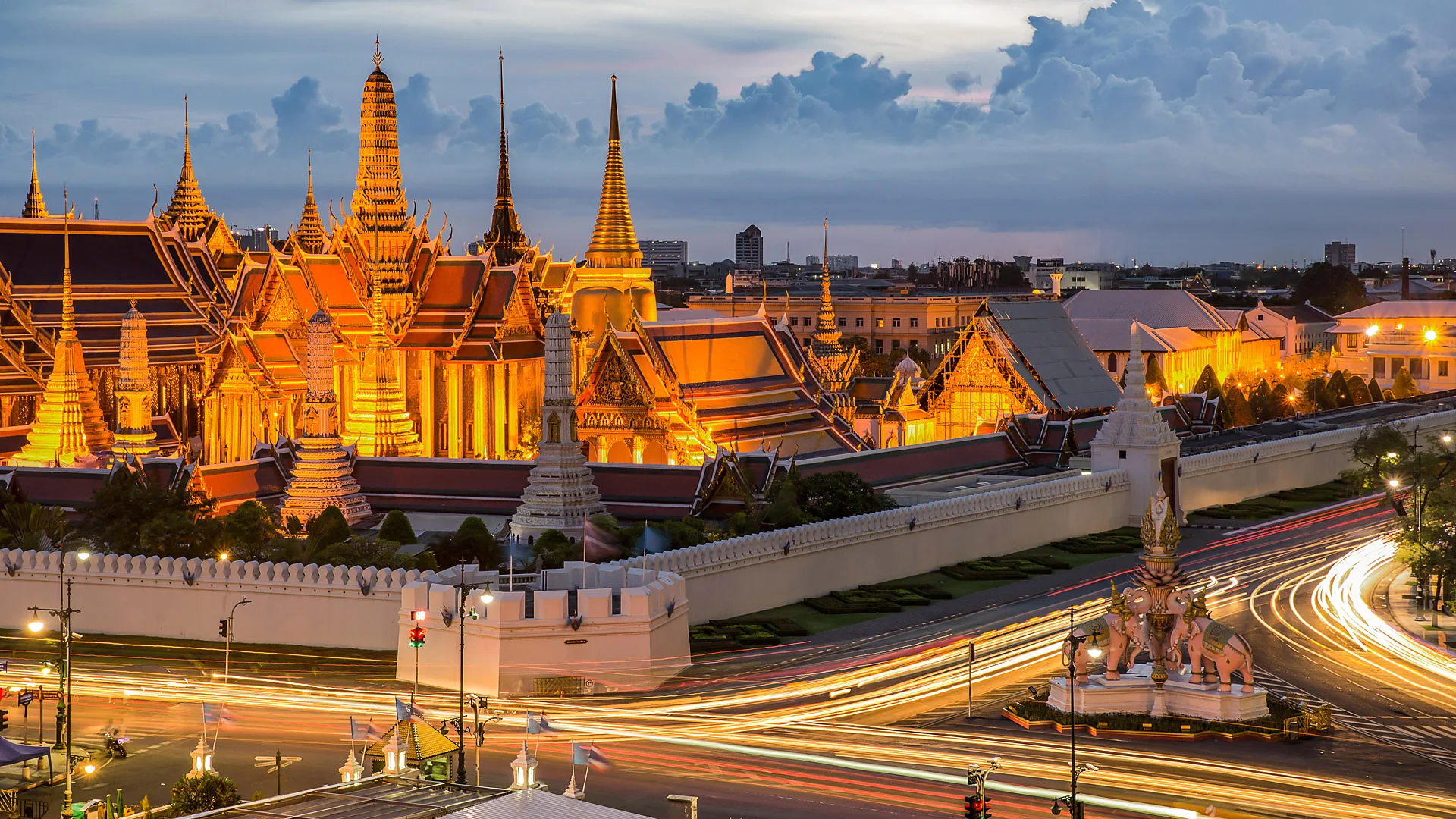 Wonderful Bangkok Tour : GrandPalace WatTrimit WatPho WatBencha | ®ExcursionMania