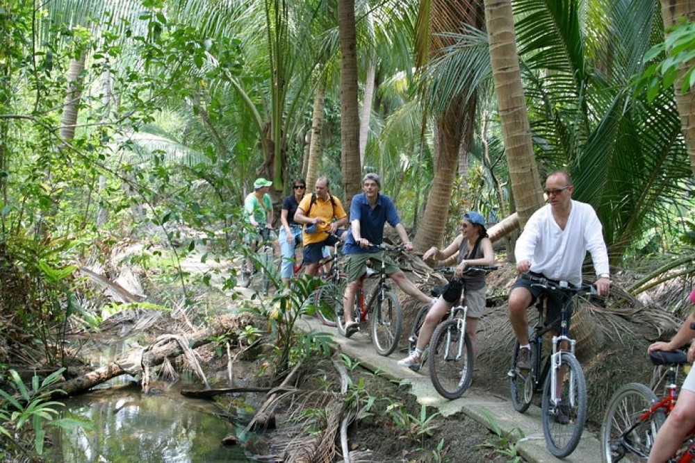 Damnoen Saduak Floating Market