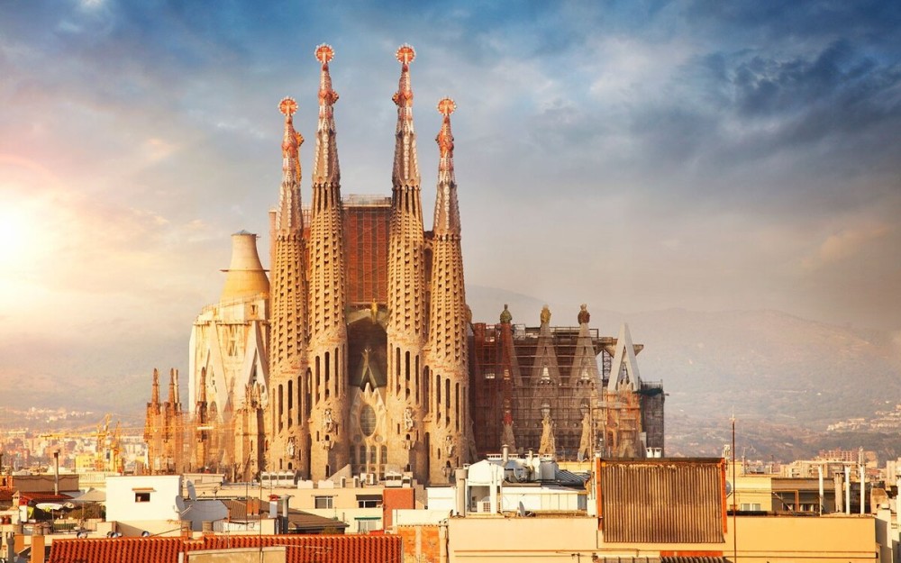 Barcelona: Sagrada Familia Skip-the-Line Entry Ticket & Tour | ®ExcursionMania