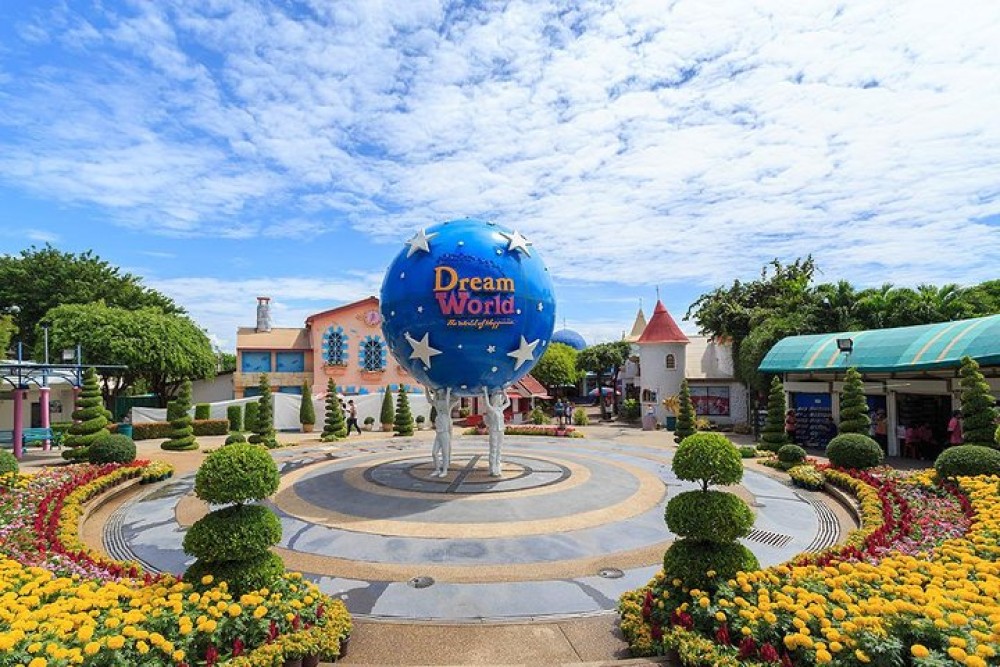 Dream World Theme Park Super Visa with Return Transfer & Lunch | ®ExcursionMania