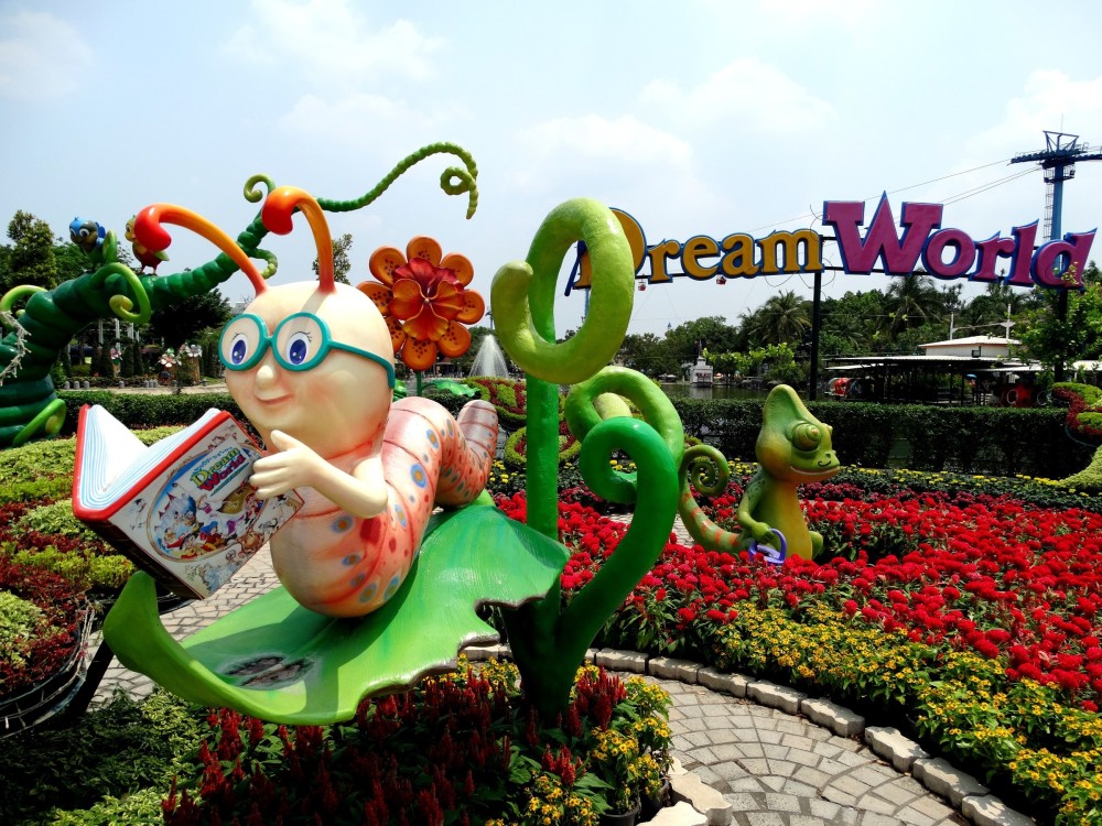 Dream World Theme Park Super Visa with Return Transfer & Lunch | ®ExcursionMania