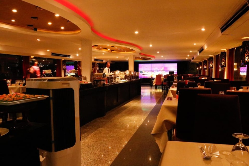 The Chaophraya Cruise: LUXURY 5 STAR Dinner Cruise on Chaophraya River | ®ExcursionMania