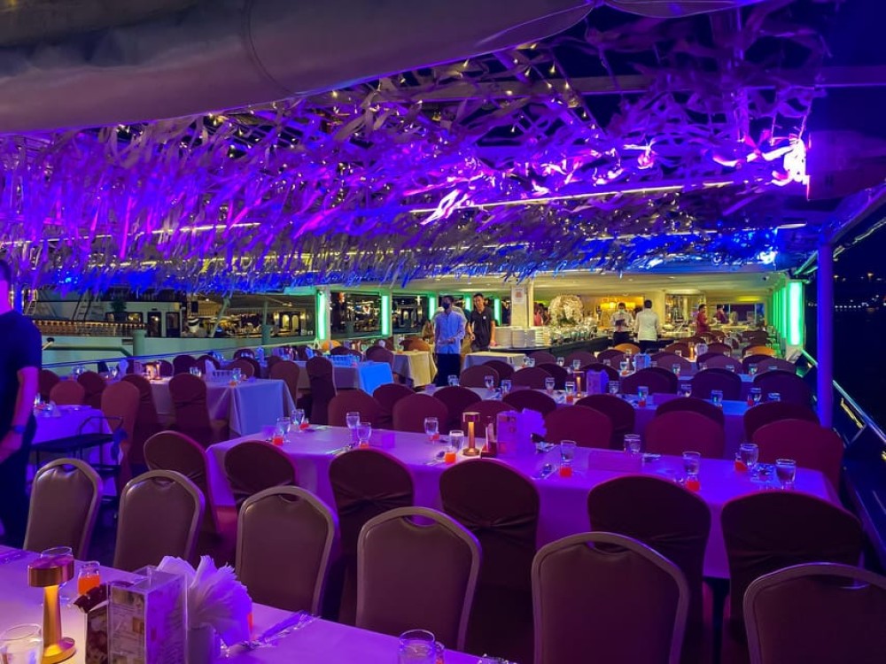 The Chaophraya Cruise: LUXURY 5 STAR Dinner Cruise on Chaophraya River | ®ExcursionMania
