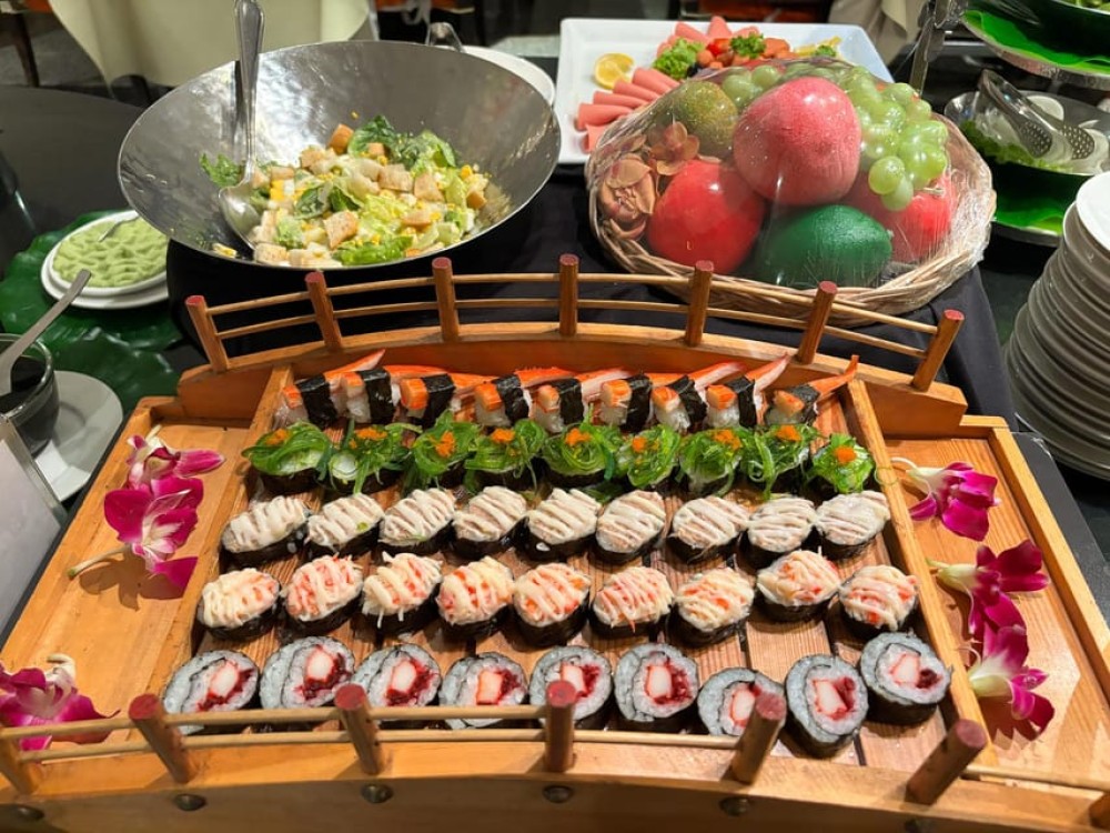 The Chaophraya Cruise: LUXURY 5 STAR Dinner Cruise on Chaophraya River | ®ExcursionMania