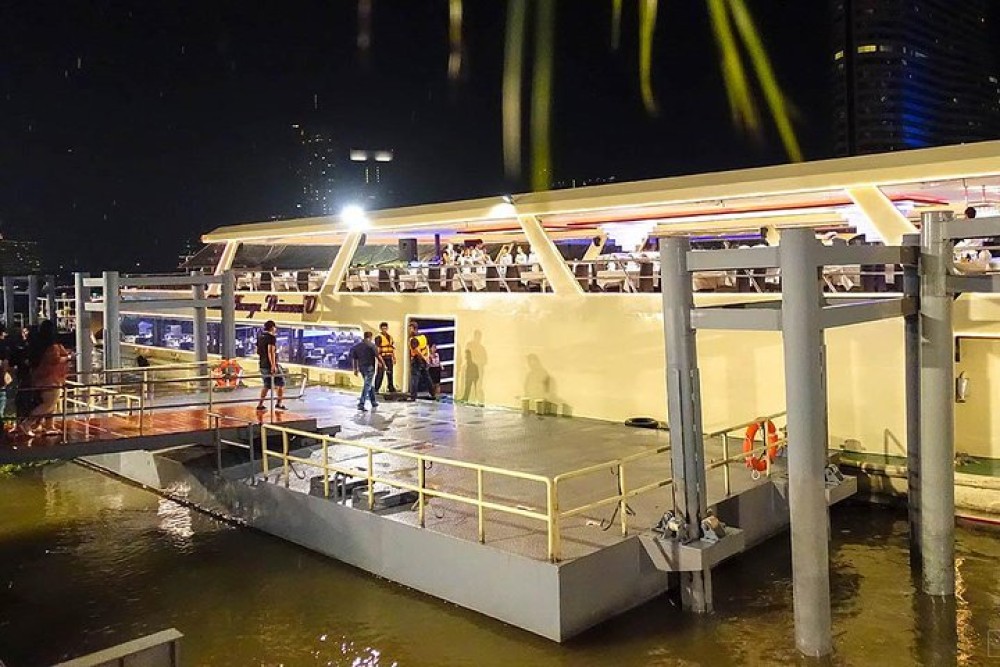 New Year Party : Chao Phraya Princess Dinner Cruise at Bangkok Admissi | ®ExcursionMania