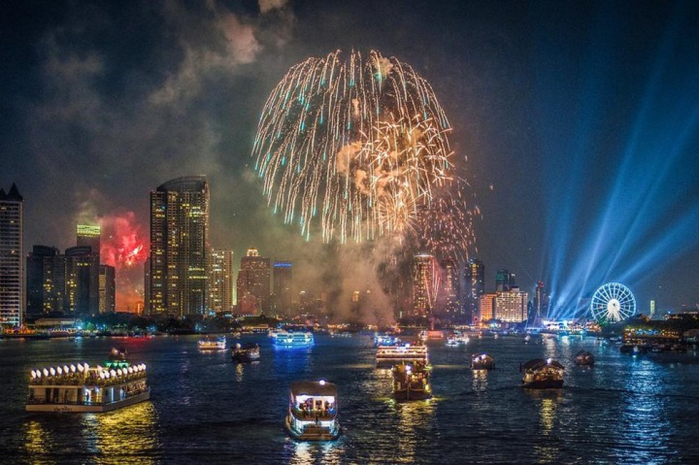 New Year Party : Chao Phraya Princess Dinner Cruise at Bangkok Admissi | ®ExcursionMania