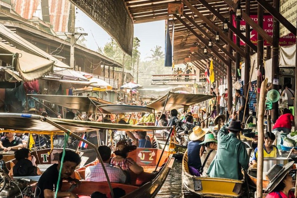 Damnoen Saduak Floating Market