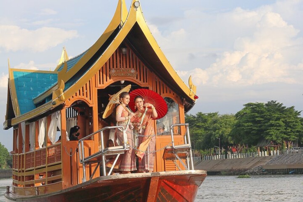 Ayutthaya Glittering Sunset, Heritage Cruise, Iconic Spots & Food | ®ExcursionMania
