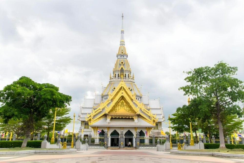 Chachoengsao One Day Trip from Bangkok : Historic Market and Buddhist | ®ExcursionMania