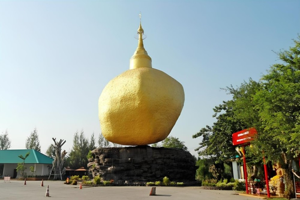 Chachoengsao One Day Trip from Bangkok : Historic Market and Buddhist | ®ExcursionMania