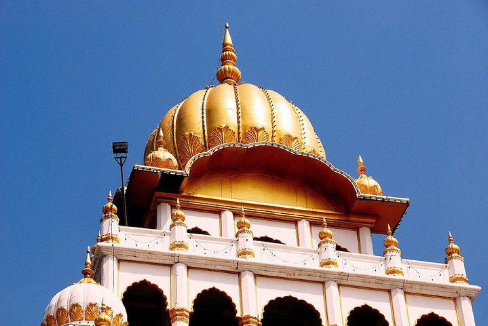 Bangkok Tour By Selfie Expert : LittleIndia, WatTraimit, WatPho | ®ExcursionMania