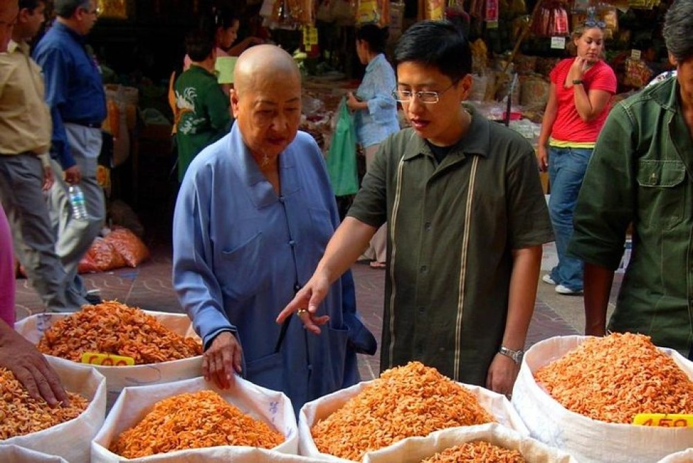 Bangkok Tour By Selfie Expert : LittleIndia, WatTraimit, WatPho | ®ExcursionMania