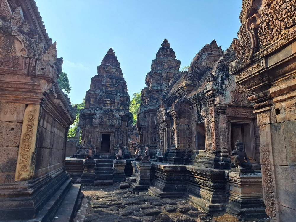 Kulen Waterfall & 1000 Lingas Join-in Tour with local snacks | ®ExcursionMania