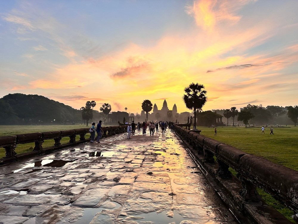 Half-Day Angkor Sunrise & 3 Main Temples Tour Private Vehicles | ®ExcursionMania