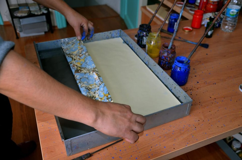 Istanbul: Marbling Art Workshop with Turkish Tea & Delights | ®ExcursionMania
