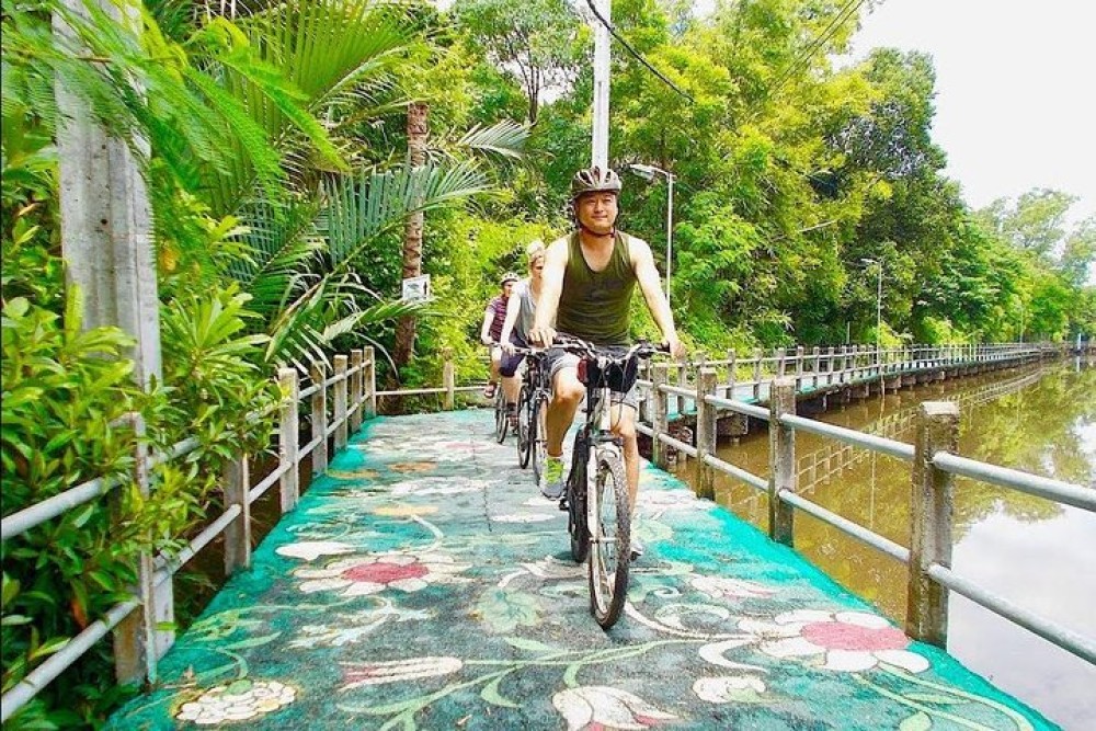 Damnoen Saduak Floating Market