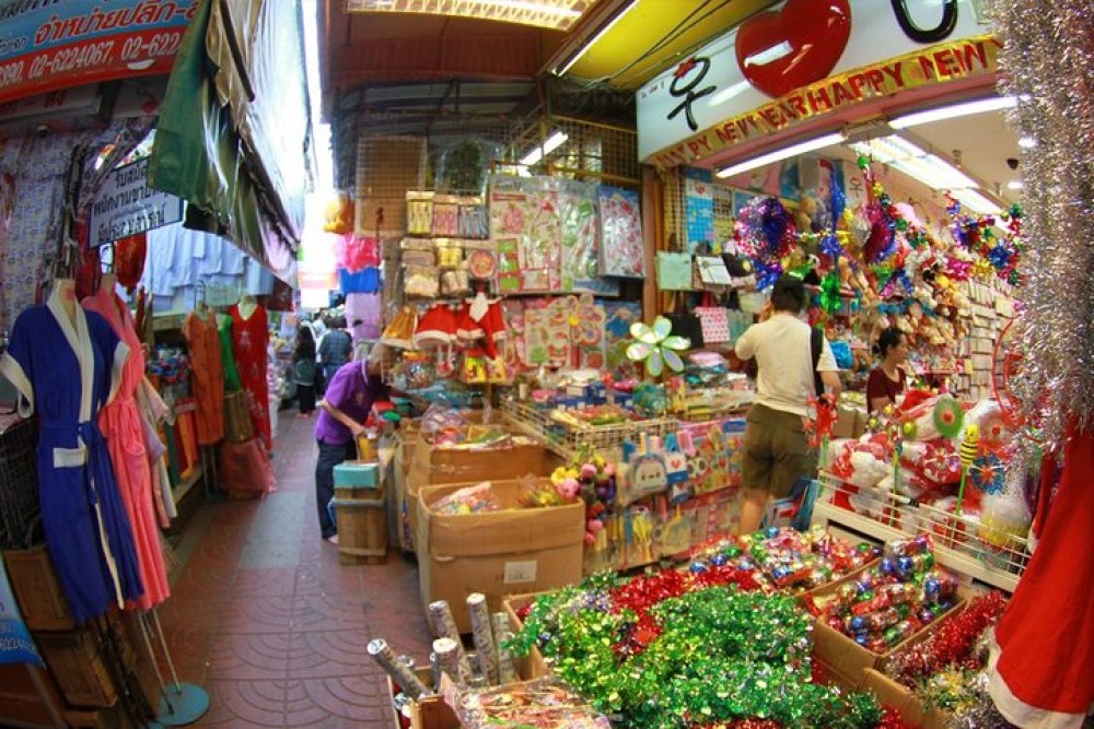Bangkok Tour By Selfie Expert : FlowerMarket, WatTraimit, WatPho | ®ExcursionMania