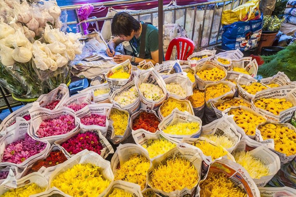 Bangkok Tour By Selfie Expert : FlowerMarket, WatTraimit, WatPho | ®ExcursionMania