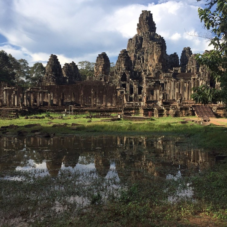 Full-Day Private Guided Angkor Temple & Sunset Tour | ®ExcursionMania