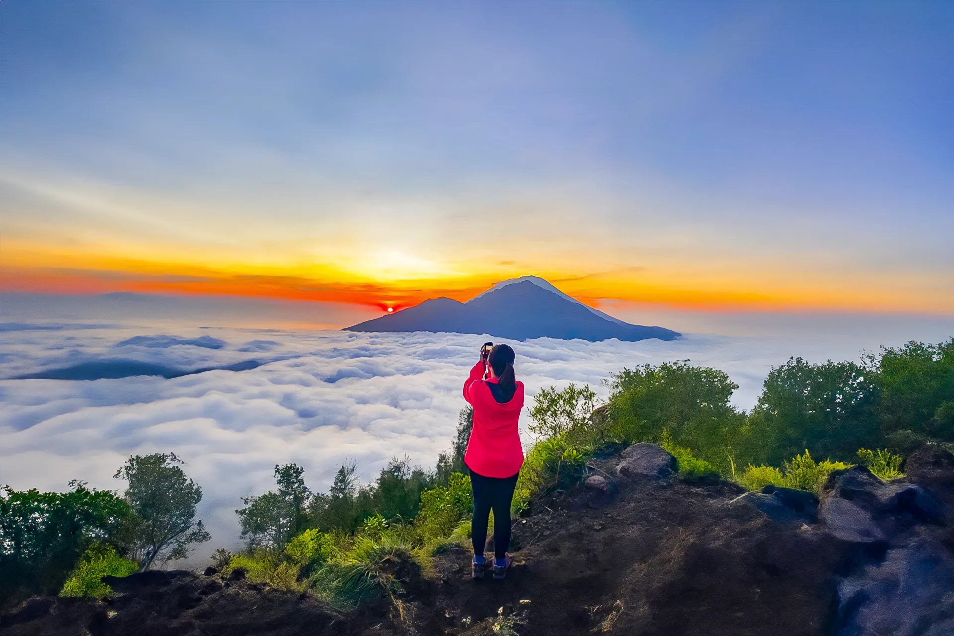 Mount Batur Sunrise Trekking with Stop at paperhill Cafe | ®ExcursionMania