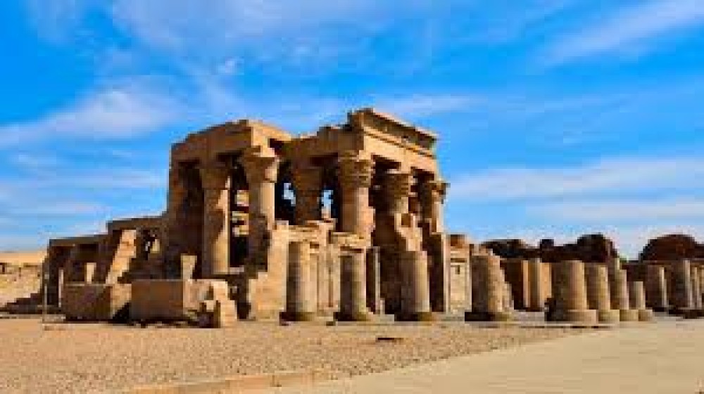 Luxor: Private Edfu and Kom Ombo Temples Tour & Lunch | ®ExcursionMania