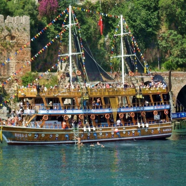 Alanya: Best Pirate Boat Trip with Lunch, Drinks and Pickup Option | ®ExcursionMania