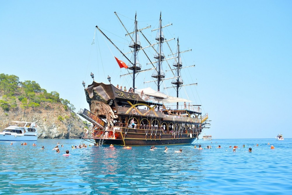 Alanya: Best Pirate Boat Trip with Lunch, Drinks and Pickup Option | ®ExcursionMania