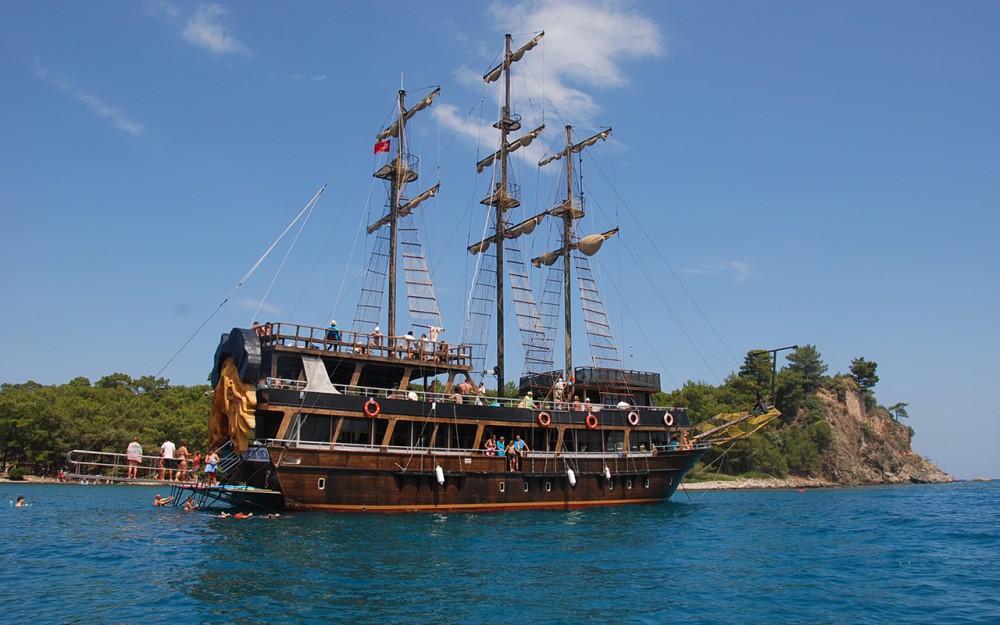 Alanya: Best Pirate Boat Trip with Lunch, Drinks and Pickup Option | ®ExcursionMania