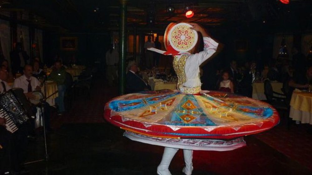 Cairo Dinner Cruise: Luxurious Nile Maxim, Dance & Tanour | ®ExcursionMania