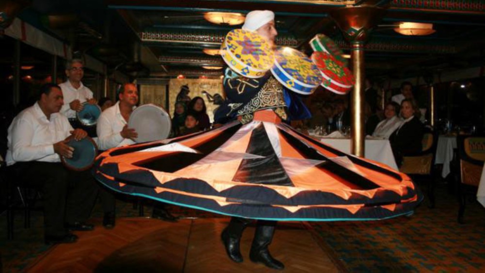 Cairo Dinner Cruise: Luxurious Nile Maxim, Dance & Tanour | ®ExcursionMania
