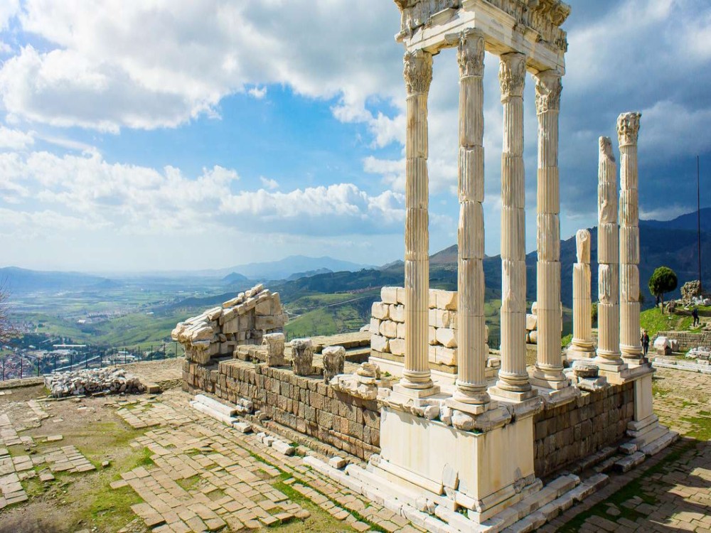 From Izmir: Pergamon Tour with Hotel Transfer & Lunch | ®ExcursionMania
