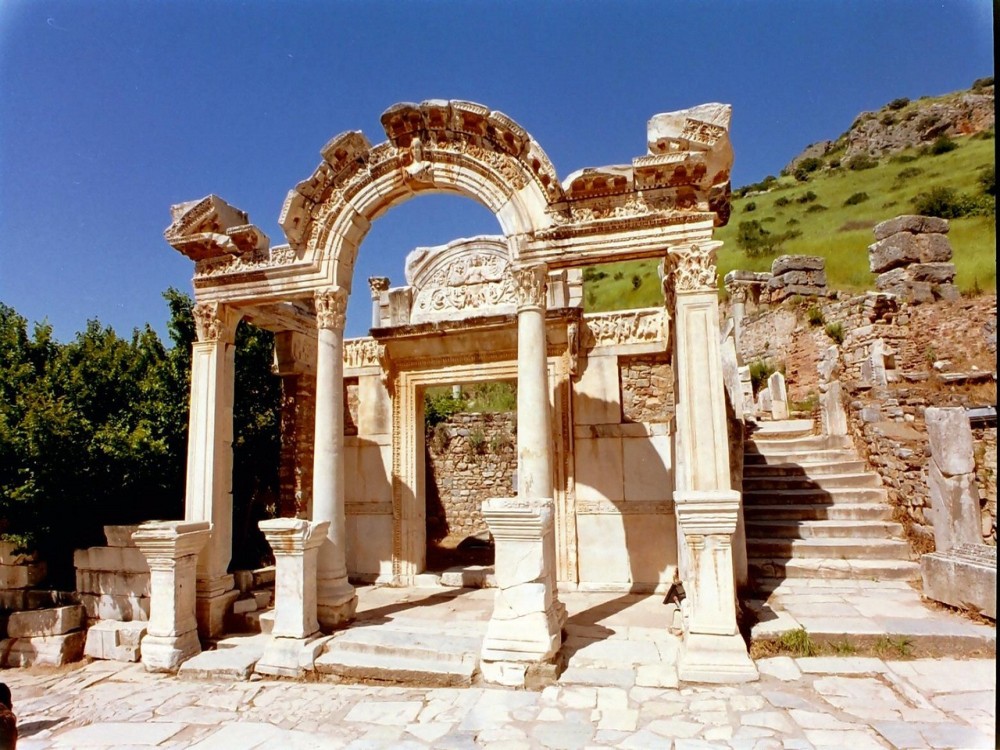From Izmir to Ephesus: A Guided Historical Experience | ®ExcursionMania