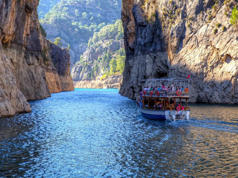 From Belek: Green Canyon Boat Trip with Lunch and Drinks | ®ExcursionMania