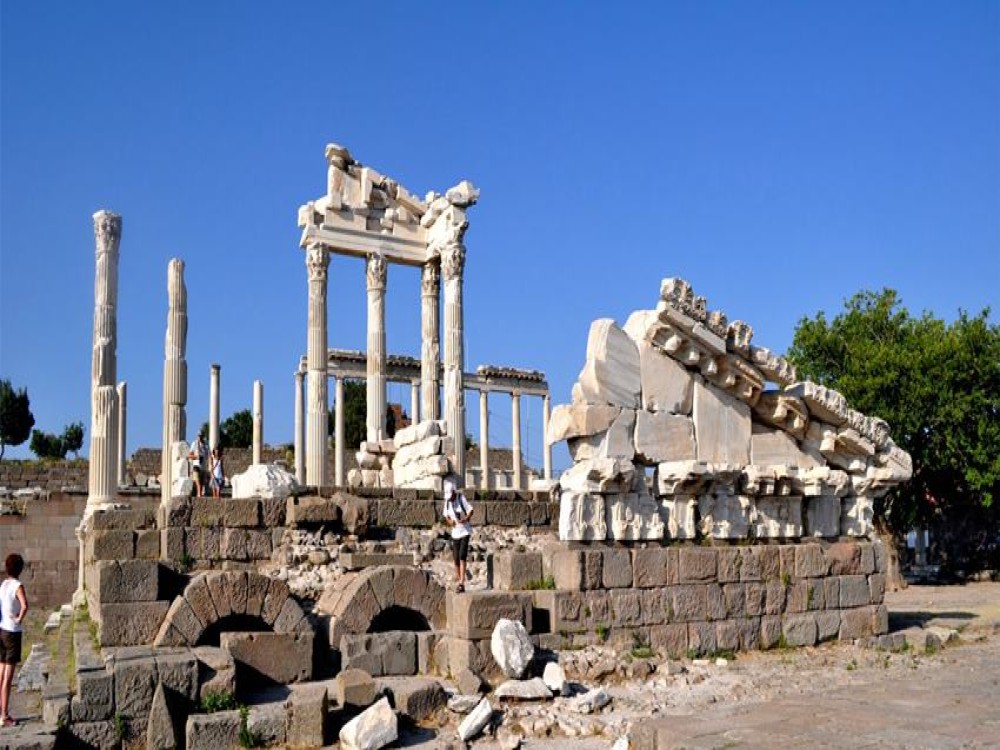 From Kusadasi: Private Pergamon & Asklepion Tour | ®ExcursionMania