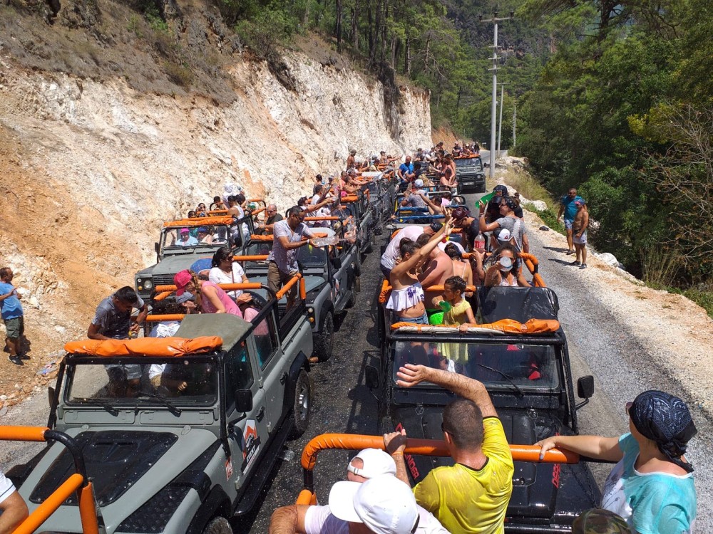 From Alanya: Taurus Mountains Jeep Safari with Lunch at Dimcay River | ®ExcursionMania
