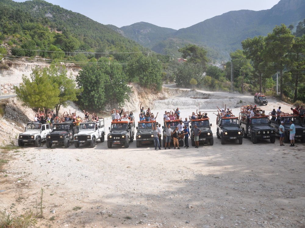 From Alanya: Taurus Mountains Jeep Safari with Lunch at Dimcay River | ®ExcursionMania