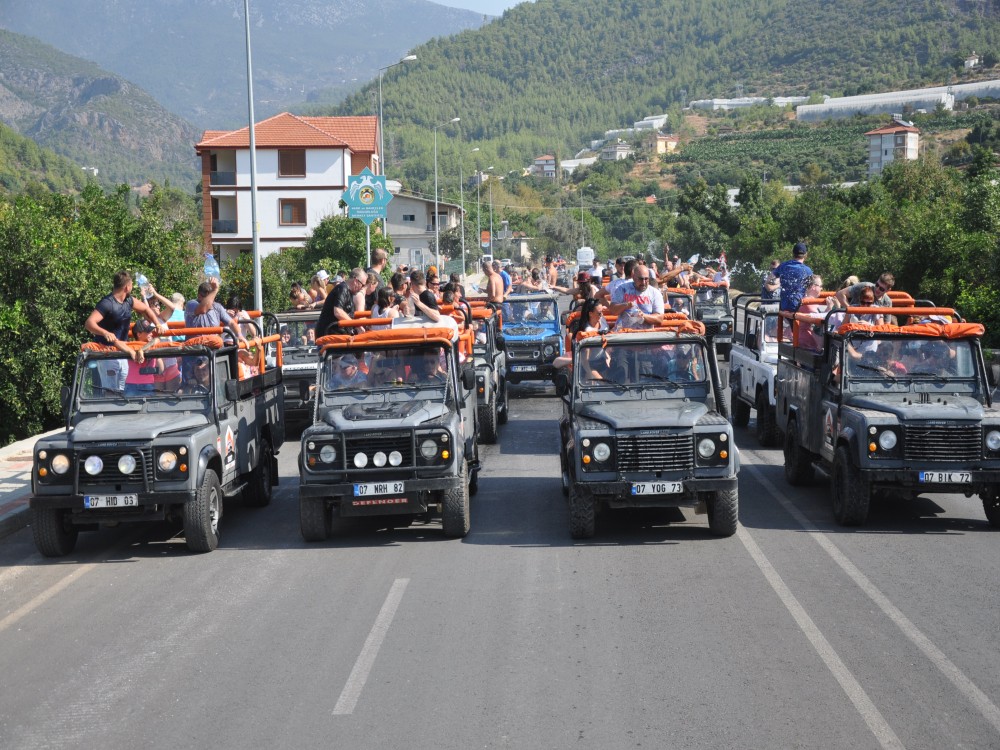 From Alanya: Taurus Mountains Jeep Safari with Lunch at Dimcay River | ®ExcursionMania