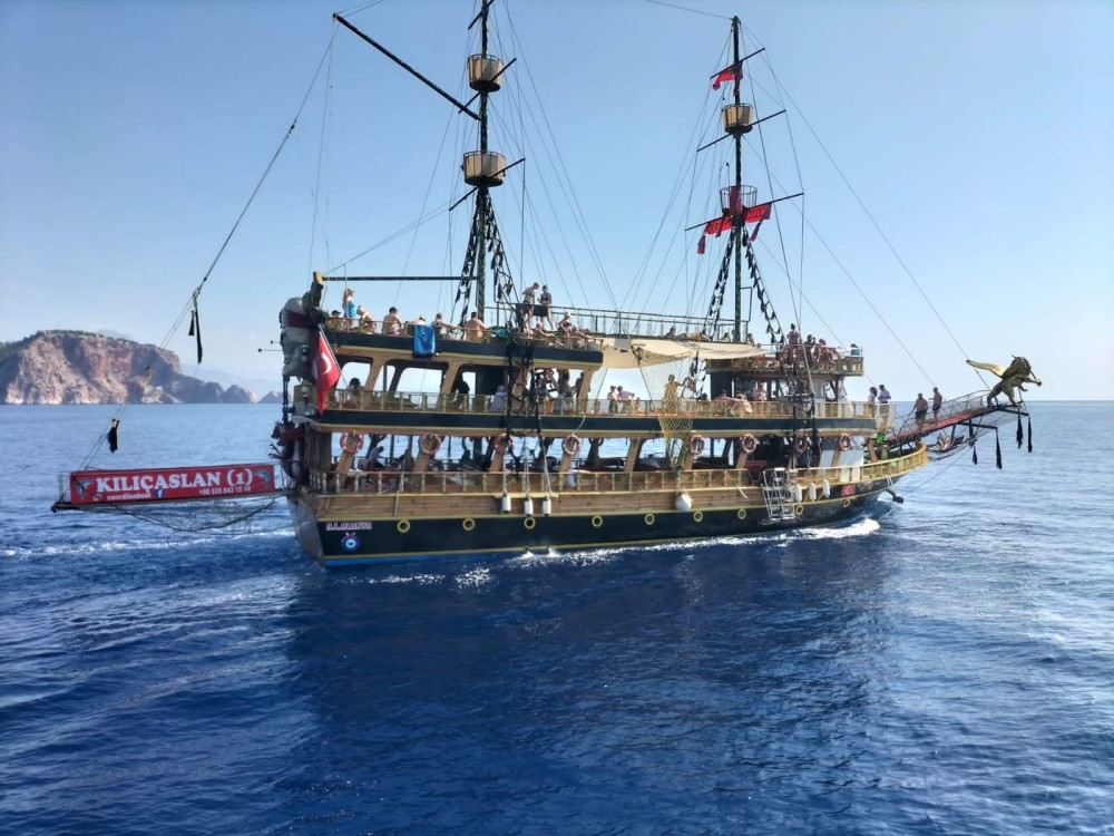 Alanya Pirate Boat Trip: Fun Food and Fantastical Views | ®ExcursionMania