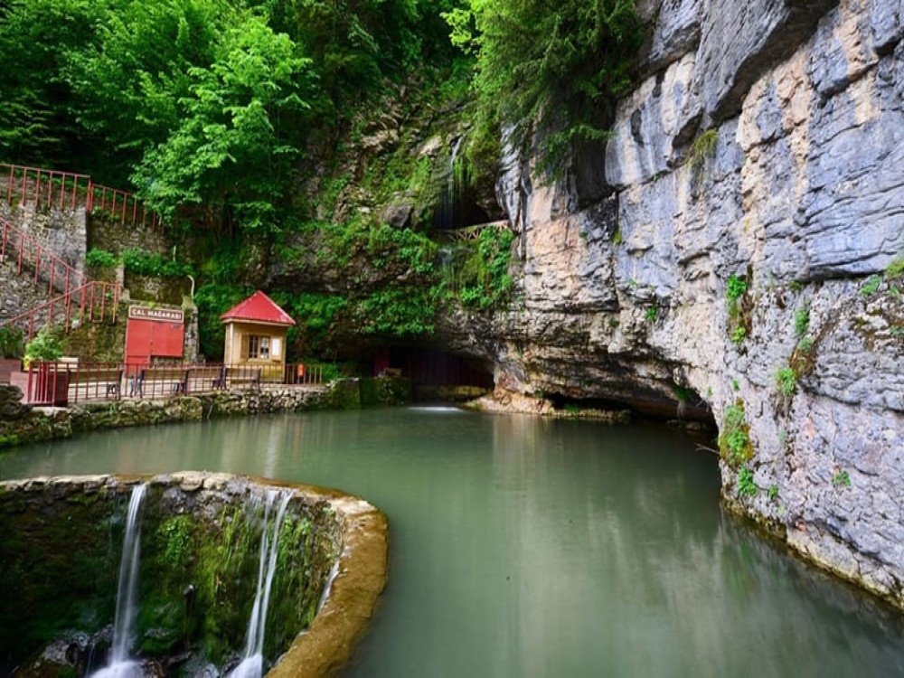 Trabzon: Hıdırnebi Çal Cave Hıdırnebi Plateu and Sera Lake Tour | ®ExcursionMania