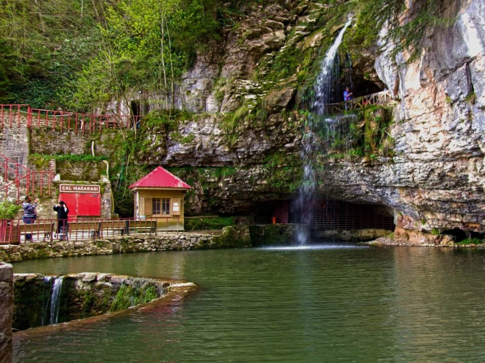 Trabzon: Hıdırnebi Çal Cave Hıdırnebi Plateu and Sera Lake Tour | ®ExcursionMania