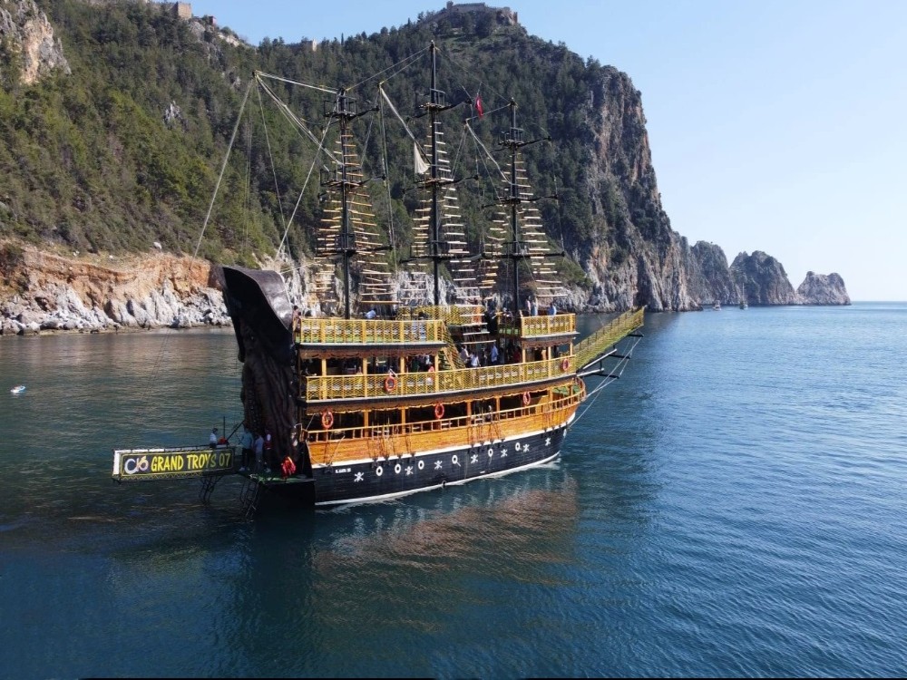Alanya: All Inclusive Alanya Pirate Boat Trip With Hotel Transfer | ®ExcursionMania