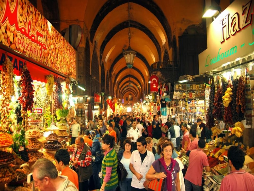 Istanbul: Bosphorus Cruise & Spice Bazaar / A Journey Through Time | ®ExcursionMania