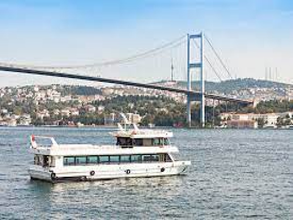 Istanbul: Bosphorus Cruise & Spice Bazaar / A Journey Through Time | ®ExcursionMania