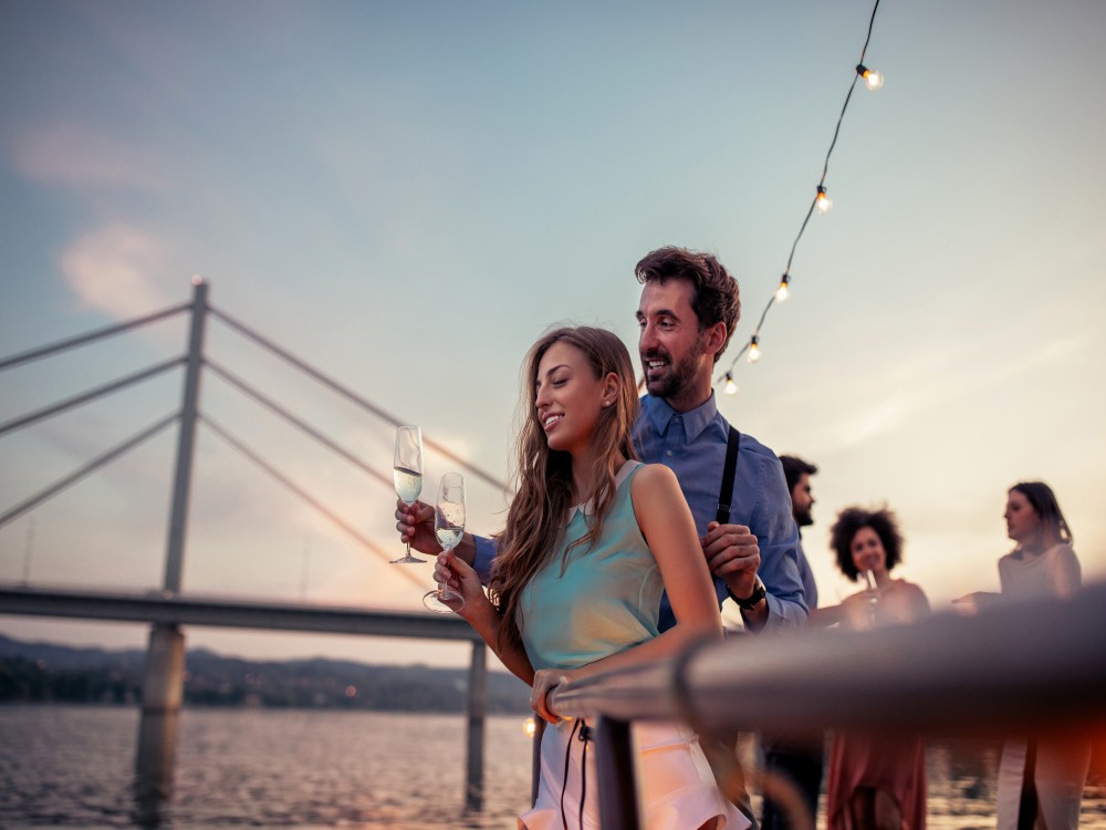 Istanbul: Bosphorus Dinner & Entertainment Cruise | ®ExcursionMania