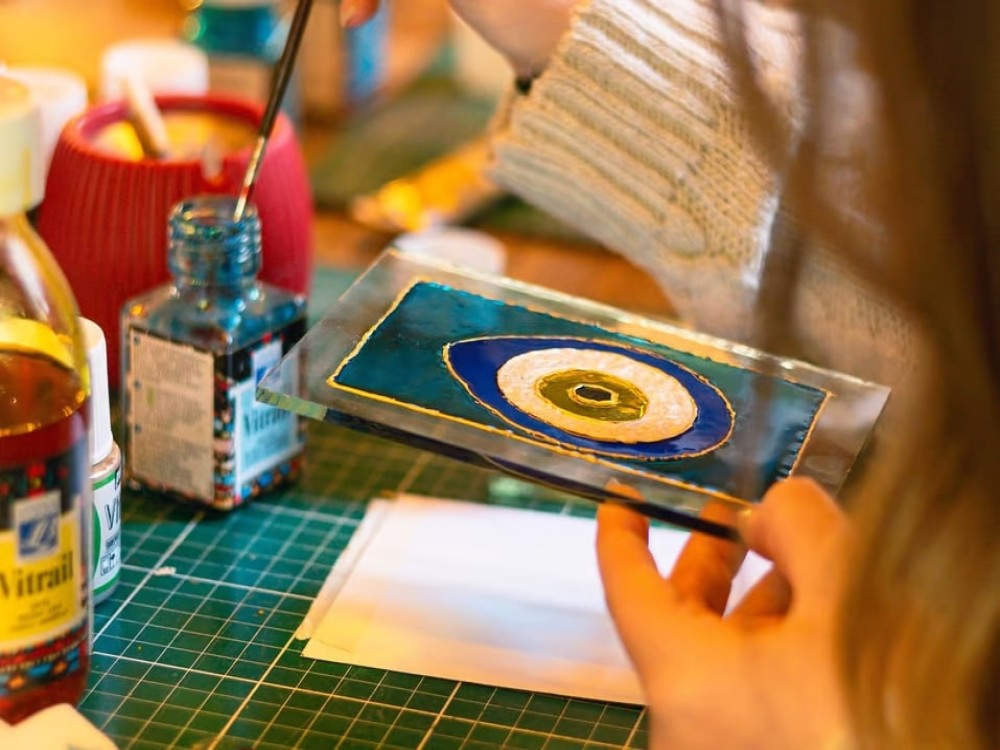 Istanbul: Traditional Stained Glass Painting Experience | ®ExcursionMania
