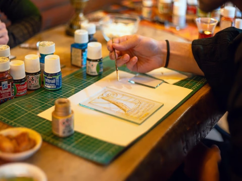 Istanbul: Traditional Stained Glass Painting Experience | ®ExcursionMania