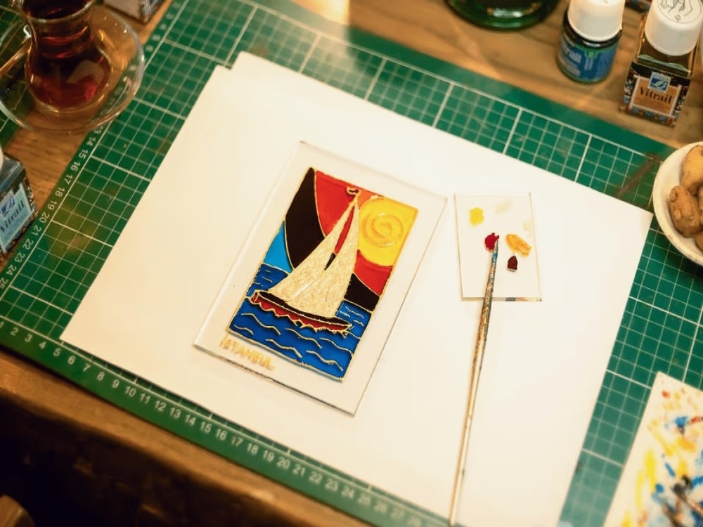 Istanbul: Traditional Stained Glass Painting Experience | ®ExcursionMania