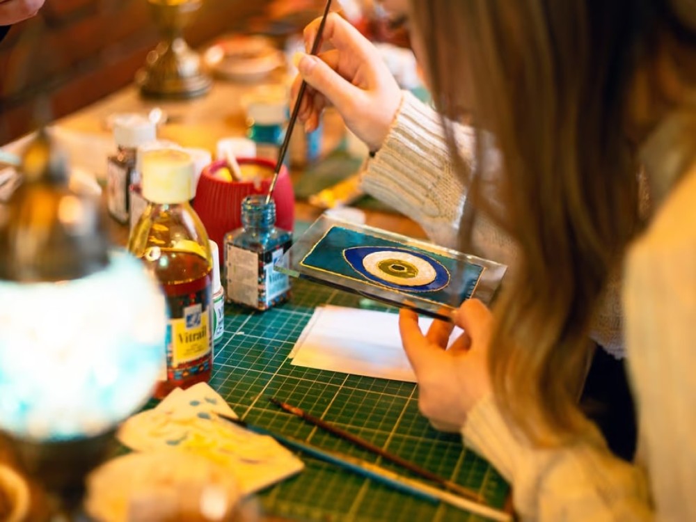 Istanbul: Traditional Stained Glass Painting Experience | ®ExcursionMania