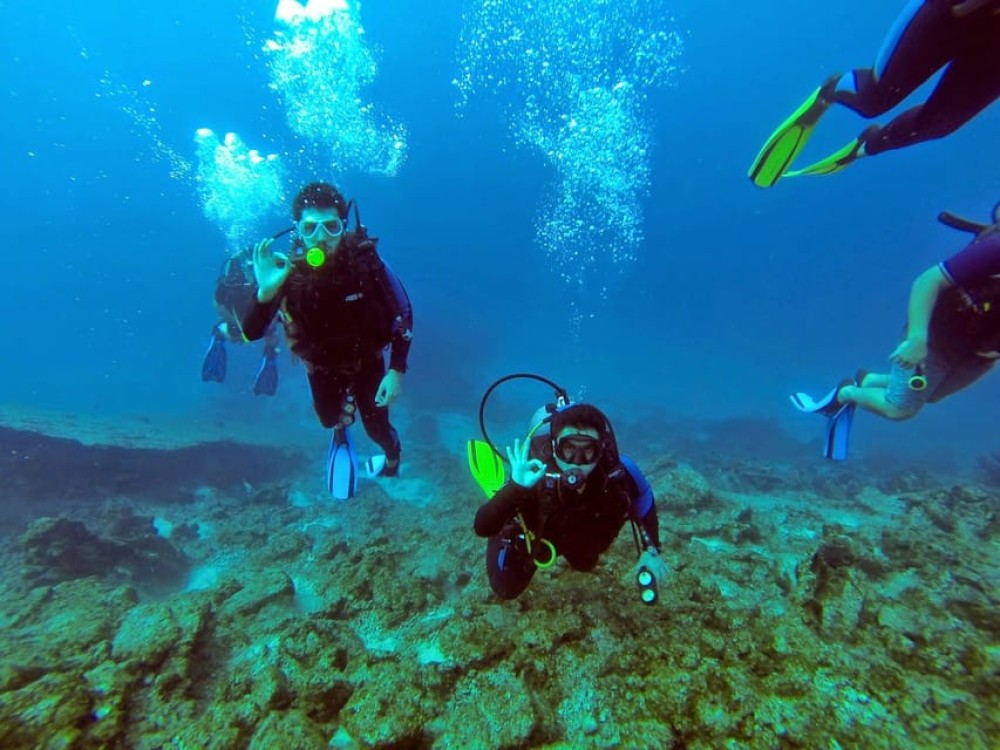 Cesme: Scuba Diving Experience w/Lunch | ®ExcursionMania