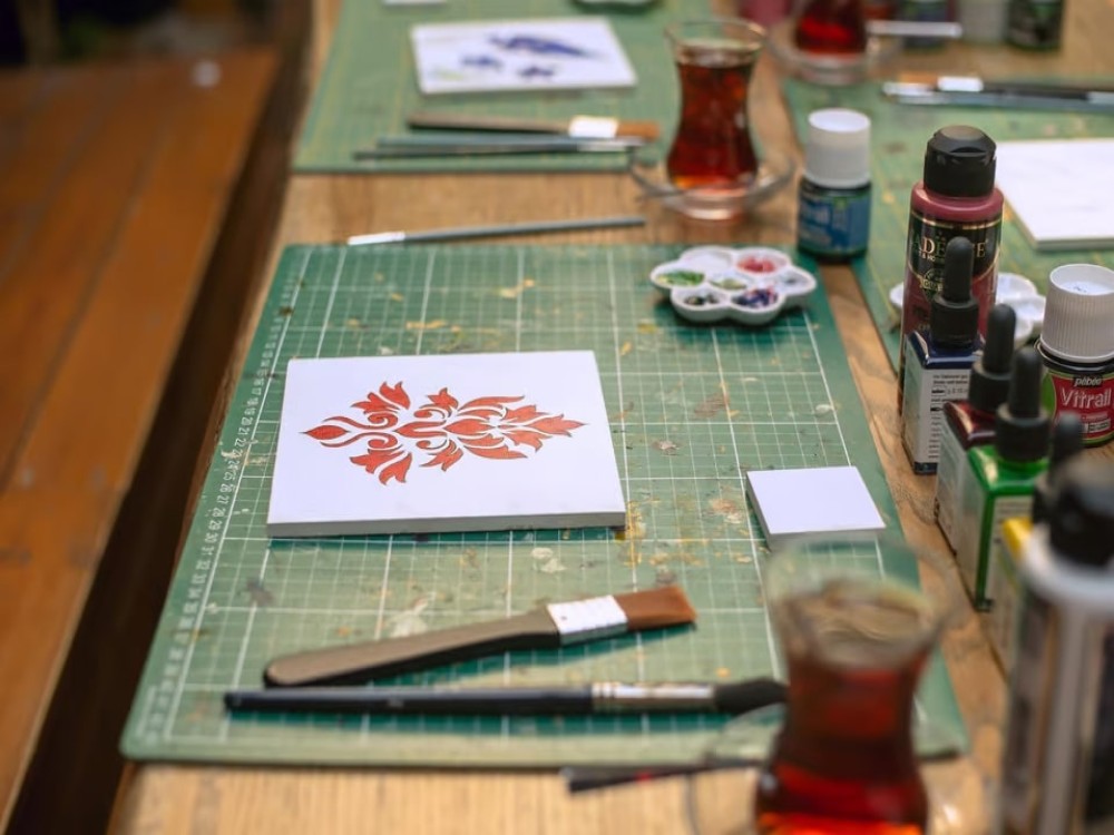 Istanbul: Traditional Turkish Ceramic Tile Painting Workshop | ®ExcursionMania